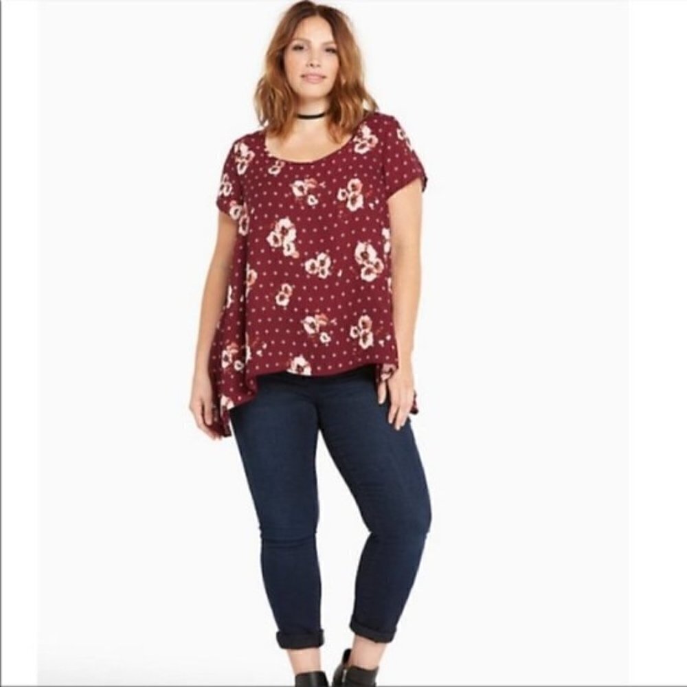 Torrid Red Georgette Sharkbite Floral Short Sleeve Top 0